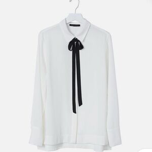 White Blouse with Black Collar Tie Banana Republic XS